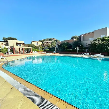 5 Beds With Common Swimming Pool In *