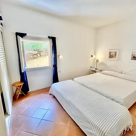 5 Beds With Common Swimming Pool In *
