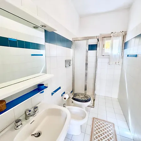شقة 5 Beds With Common Swimming Pool In