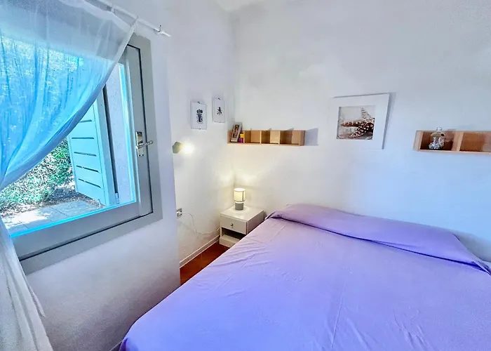 5 Beds With Common Swimming Pool In Apartment *