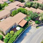 5 Beds With Common Swimming Pool In