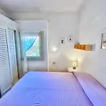 5 Beds With Common Swimming Pool In Apartament