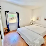 5 Beds With Common Swimming Pool In *