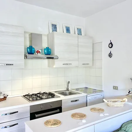 5 Beds With Common Swimming Pool In *