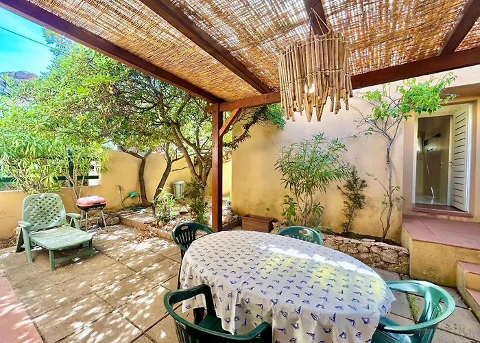 5 Beds With Common Swimming Pool In Appartement